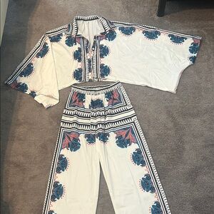 NWOT!!!  Floral Print Women's Top & Pant Set